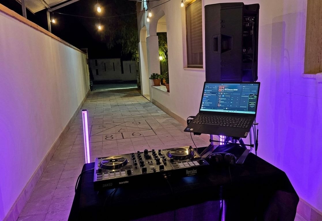 Console DJ MatteDJ e attrezzatura